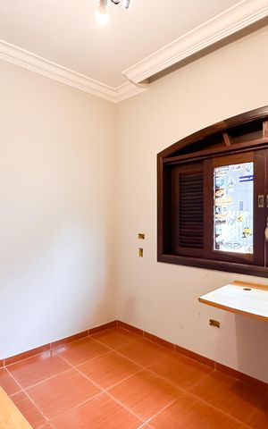 Casa para alugar com 300m², 4 quartos e 2 vagas Casa para alugar com 300m², 4 quartos e 2 vagasQuarto 1