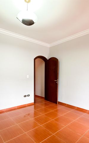 Casa para alugar com 300m², 4 quartos e 2 vagas Casa para alugar com 300m², 4 quartos e 2 vagasSuíte