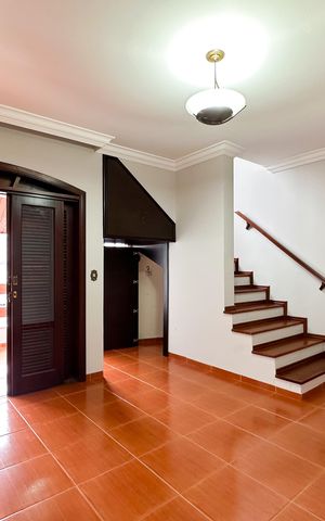 Casa para alugar com 300m², 4 quartos e 2 vagas Casa para alugar com 300m², 4 quartos e 2 vagasSuíte