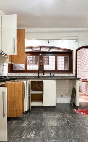 Casa para alugar com 300m², 4 quartos e 2 vagas Casa para alugar com 300m², 4 quartos e 2 vagasCozinha