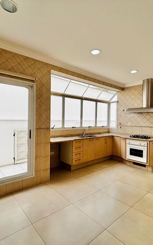 Casa de condomínio para alugar com 400m², 5 quartos e 5 vagasCozinha 