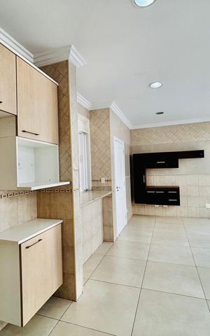 Casa de condomínio para alugar com 400m², 5 quartos e 5 vagasCozinha 