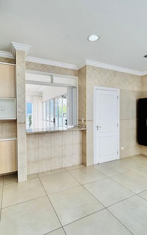 Casa de condomínio para alugar com 400m², 5 quartos e 5 vagasCozinha 