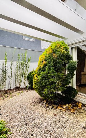 Casa de condomínio para alugar com 400m², 5 quartos e 5 vagasVista Escritório 
