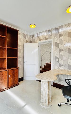 Casa de condomínio para alugar com 400m², 5 quartos e 5 vagasEscritório 