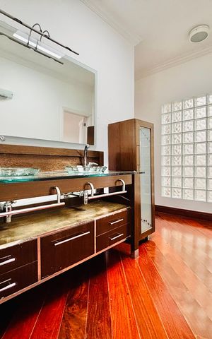 Casa de condomínio para alugar com 400m², 5 quartos e 5 vagasBanheiro suíte 4