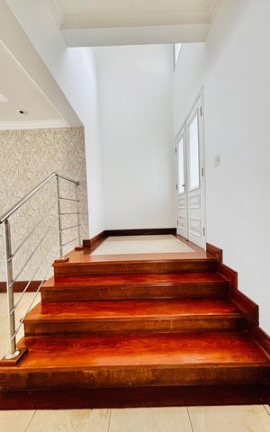 Casa de condomínio para alugar com 400m², 5 quartos e 5 vagasEntrada 