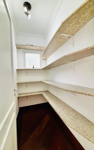 Casa de condomínio para alugar com 400m², 5 quartos e 5 vagasDispensa 