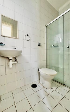 Casa de condomínio para alugar com 400m², 5 quartos e 5 vagasBanheiro da suíte 5