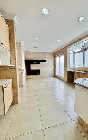 Casa de condomínio para alugar com 400m², 5 quartos e 5 vagasCozinha 