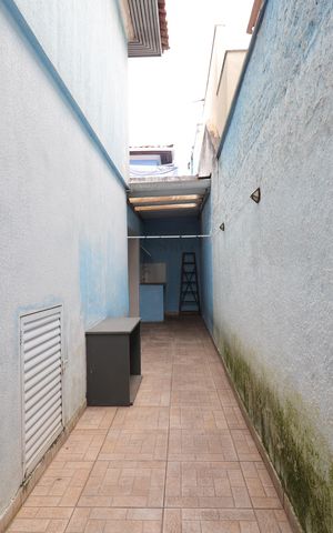 Casa para alugar com 94m², 2 quartos e 2 vagasCorredor externo