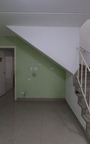 Casa para alugar com 94m², 2 quartos e 2 vagasSala