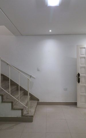 Casa para alugar com 94m², 2 quartos e 2 vagasSala