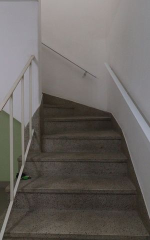 Casa para alugar com 94m², 2 quartos e 2 vagasEscada