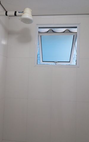 Casa para alugar com 94m², 2 quartos e 2 vagasBanheiro externo