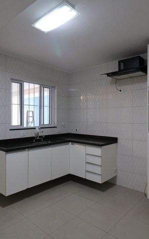 Casa para alugar com 94m², 2 quartos e 2 vagasCozinha