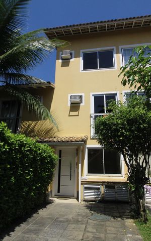 Casa de condomínio à venda com 120m², 3 quartos e 1 vagaFachada