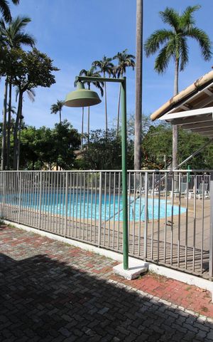 Casa de condomínio à venda com 120m², 3 quartos e 1 vagaÁrea Comum