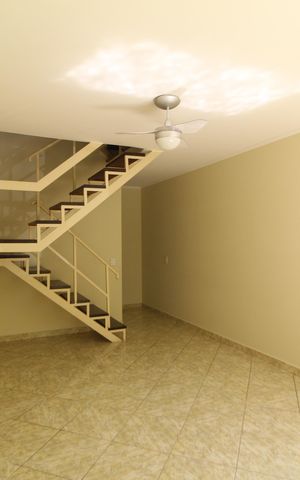 Casa de condomínio à venda com 120m², 3 quartos e 1 vagaSala