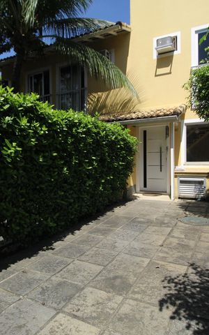 Casa de condomínio à venda com 120m², 3 quartos e 1 vagaGaragem
