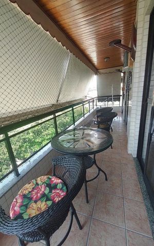 Apartamento à venda com 160m², 3 quartos e 2 vagas Apartamento à venda com 160m², 3 quartos e 2 vagasVaranda