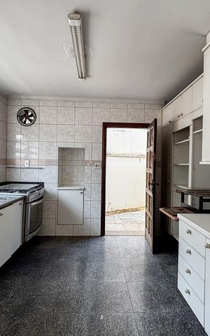 Casa para alugar com 300m², 3 quartos e 4 vagas