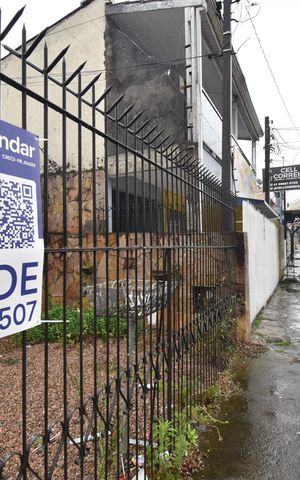 Casa à venda com 140m², 3 quartos e 1 vagaPlaca