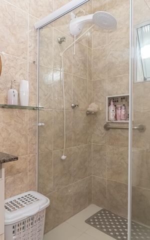Casa à venda com 186m², 3 quartos e 3 vagas Casa à venda com 186m², 3 quartos e 3 vagasBanheiro Social