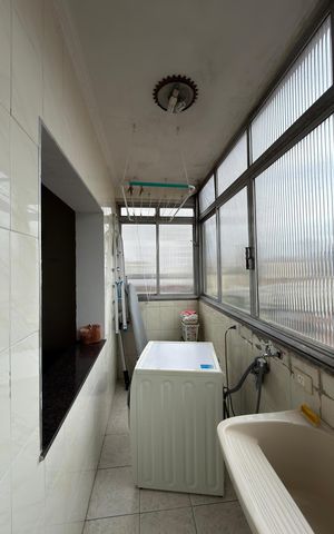 Apartamento à venda com 90m², 3 quartos e 2 vagas Apartamento à venda com 90m², 3 quartos e 2 vagasÁrea de Serviço
