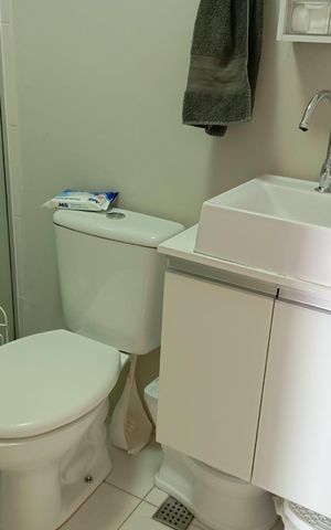 Apartamento à venda com 74m², 2 quartos e 1 vaga Apartamento à venda com 74m², 2 quartos e 1 vagaBanheiro