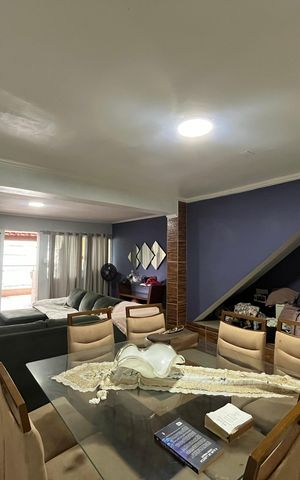 Casa à venda com 180m², 3 quartos e 1 vaga Casa à venda com 180m², 3 quartos e 1 vagaSala
