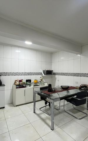 Casa à venda com 180m², 3 quartos e 1 vaga Casa à venda com 180m², 3 quartos e 1 vagaCozinha