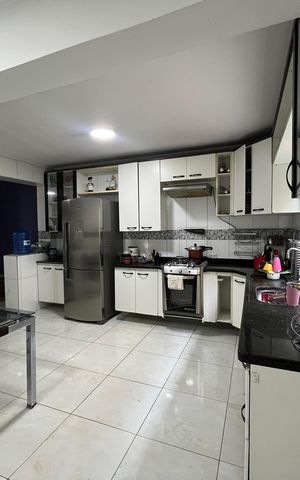 Casa à venda com 180m², 3 quartos e 1 vaga Casa à venda com 180m², 3 quartos e 1 vagaCozinha