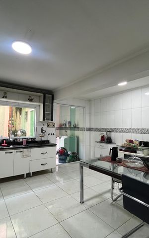Casa à venda com 180m², 3 quartos e 1 vaga Casa à venda com 180m², 3 quartos e 1 vagaCozinha