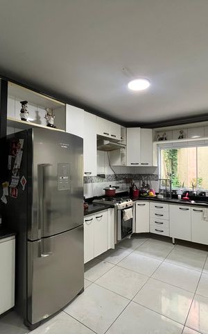 Casa à venda com 180m², 3 quartos e 1 vaga Casa à venda com 180m², 3 quartos e 1 vagaCozinha