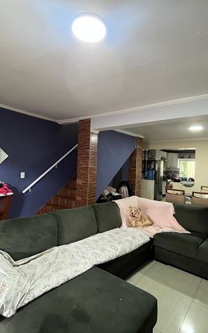 Casa à venda com 180m², 3 quartos e 1 vaga Casa à venda com 180m², 3 quartos e 1 vagaSala
