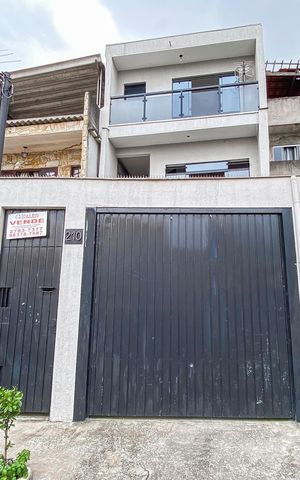 Casa à venda com 168m², 4 quartos e 3 vagasFachada 