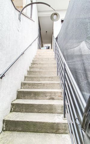 Casa à venda com 168m², 4 quartos e 3 vagasEscada 