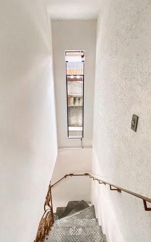 Casa à venda com 168m², 4 quartos e 3 vagasEscada 