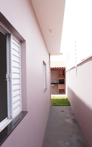 Casa para alugar com 110m², 2 quartos e 2 vagasCorredor quintal