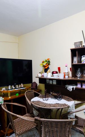 Casa à venda com 725m², 5 quartos e 2 vagasSala