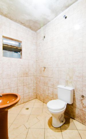 Casa à venda com 725m², 5 quartos e 2 vagasBanheiro 
