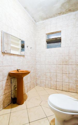 Casa à venda com 725m², 5 quartos e 2 vagasBanheiro 