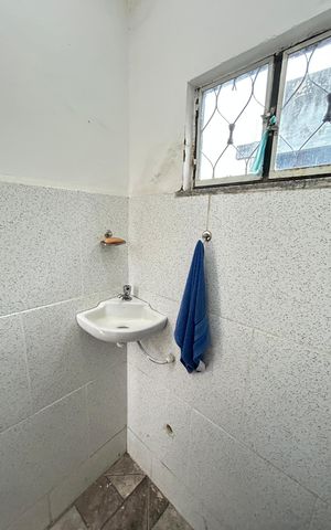 Casa à venda com 216m², 2 quartos e 2 vagasLavabo