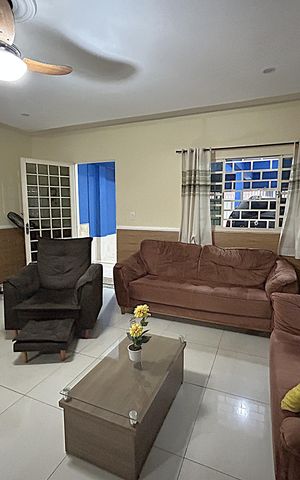 Casa à venda com 216m², 2 quartos e 2 vagasSala
