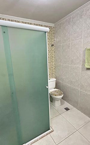 Casa à venda com 216m², 2 quartos e 2 vagasBanheiro Social