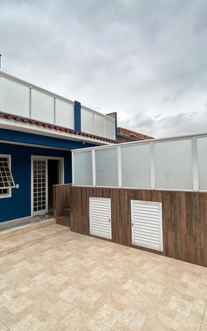 Casa à venda com 216m², 2 quartos e 2 vagasFachada/Piscina