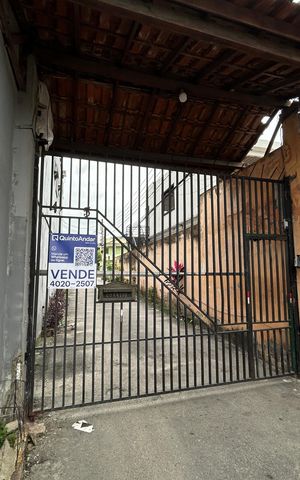 Casa à venda com 216m², 2 quartos e 2 vagasFachada + placa