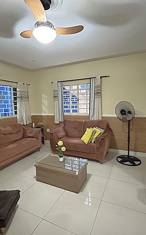 Casa à venda com 216m², 2 quartos e 2 vagasSala