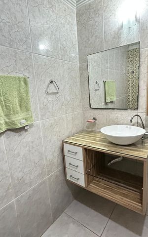 Casa à venda com 216m², 2 quartos e 2 vagasBanheiro Social